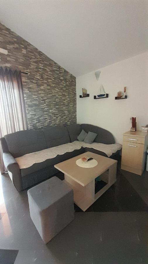 Apartmani Ivankovic Karlobag Exteriér fotografie